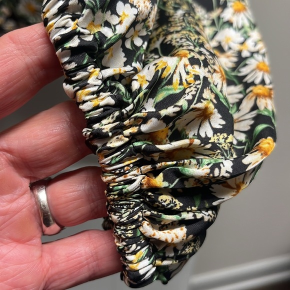 H&M Daisy print button front top - Picture 3 of 6